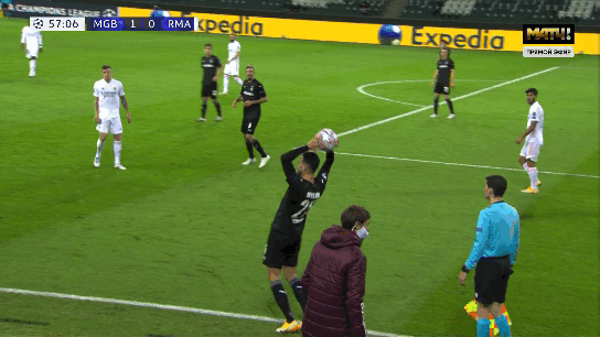 Тюрам на широком шаге протащил мяч. Начал атаку, её же и завершил