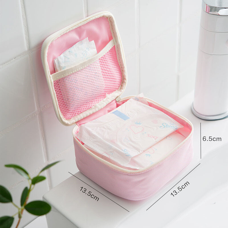 2.Храни прокладки и тампоны в чистой сумочке.