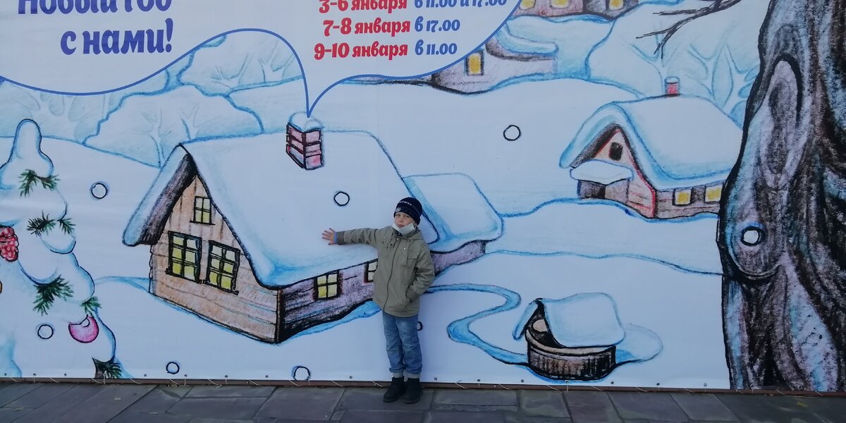 Около театра. Перед спектаклем. 