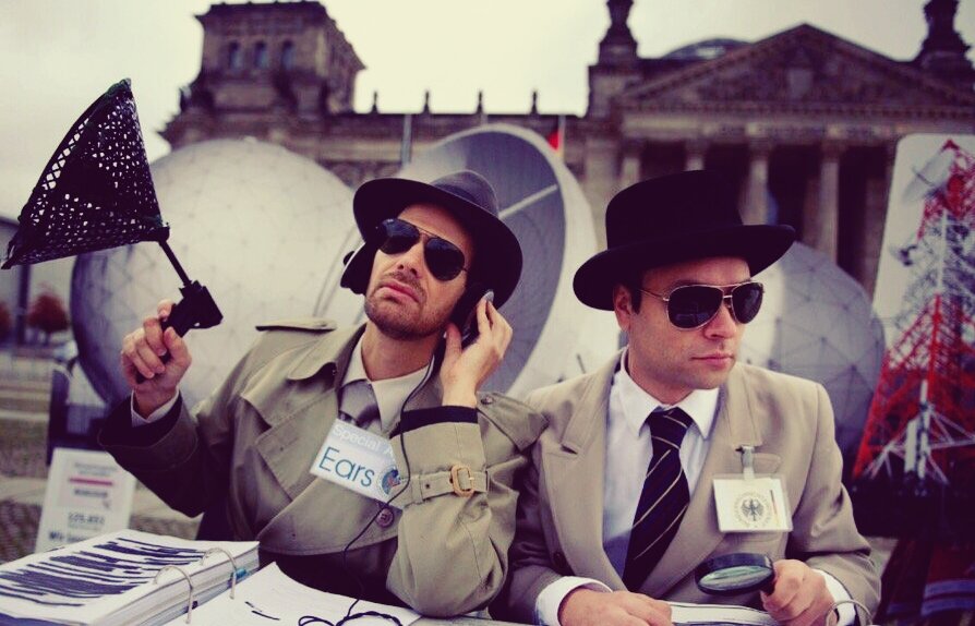 Иногда намеренно используют меньшую ложь, чтобы скрыть большую.