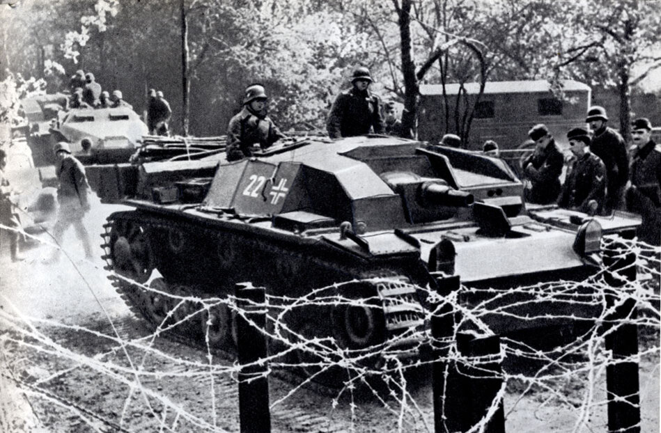 Блицкриг 1940 года. Картинка взята из источника: http://historic.ru/books/item/f00/s00/z0000019/pic/000066.jpg.