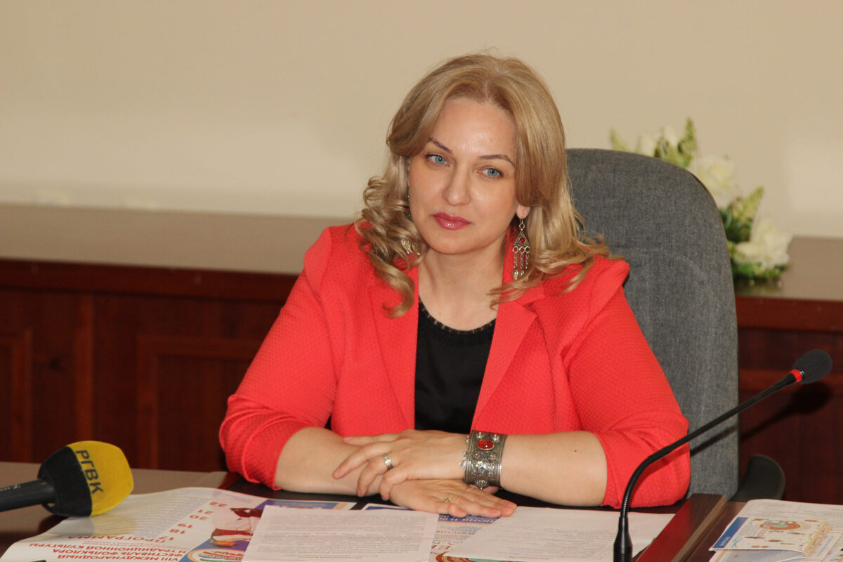 Бутаева Зарема Ажуевна (1971 г.) — министр культуры Дагестана.