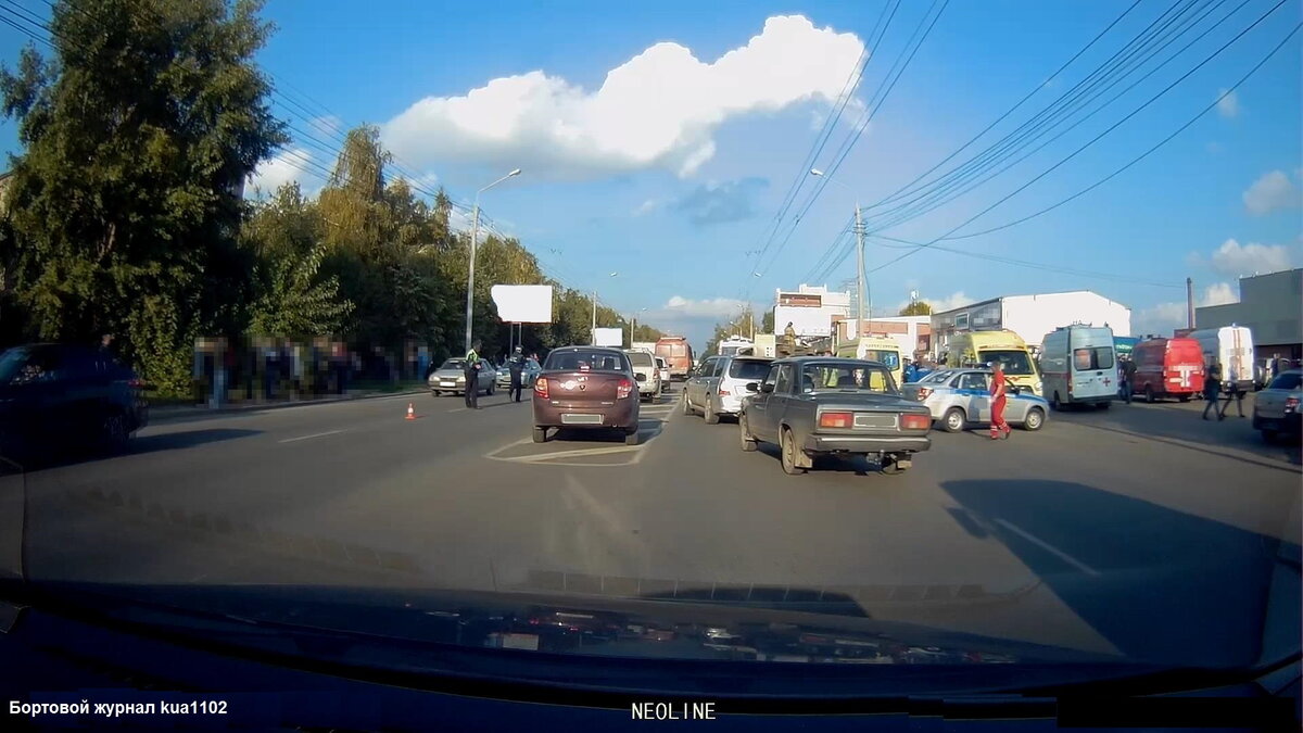 Объезд аварийного участка, организованный сотрудниками ГИБДД, по встречной полосе движения. Автор фотографии kua1102