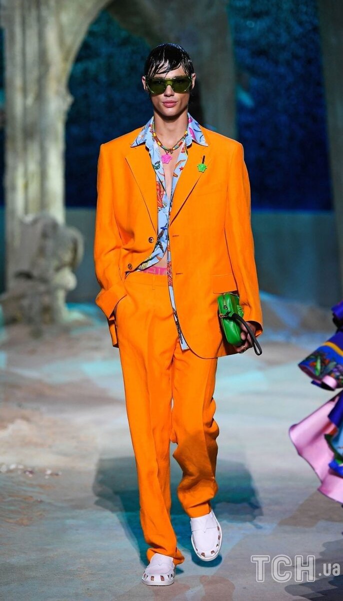 оранжевый на подиумах