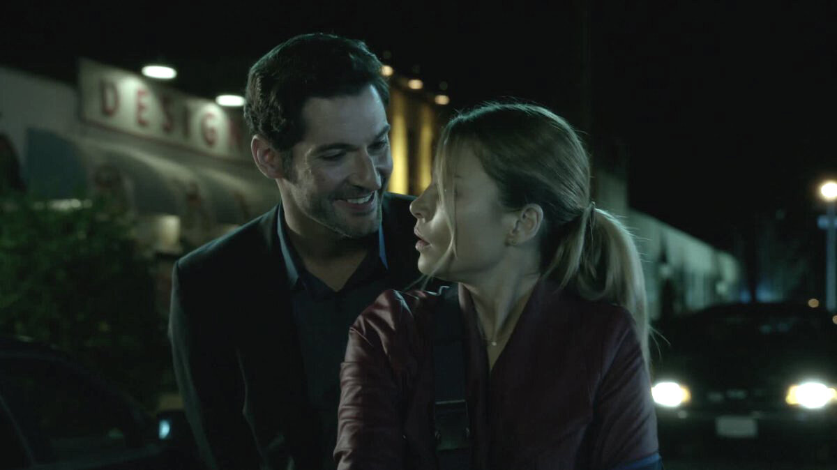 Когда вы смотрите сериал, он смотрит на вас...