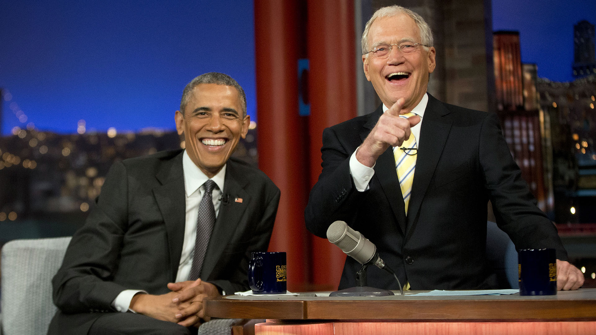 собеседование. девушка на собеседовании. интервью беседа. интервью собеседование. женщина интервьюер.