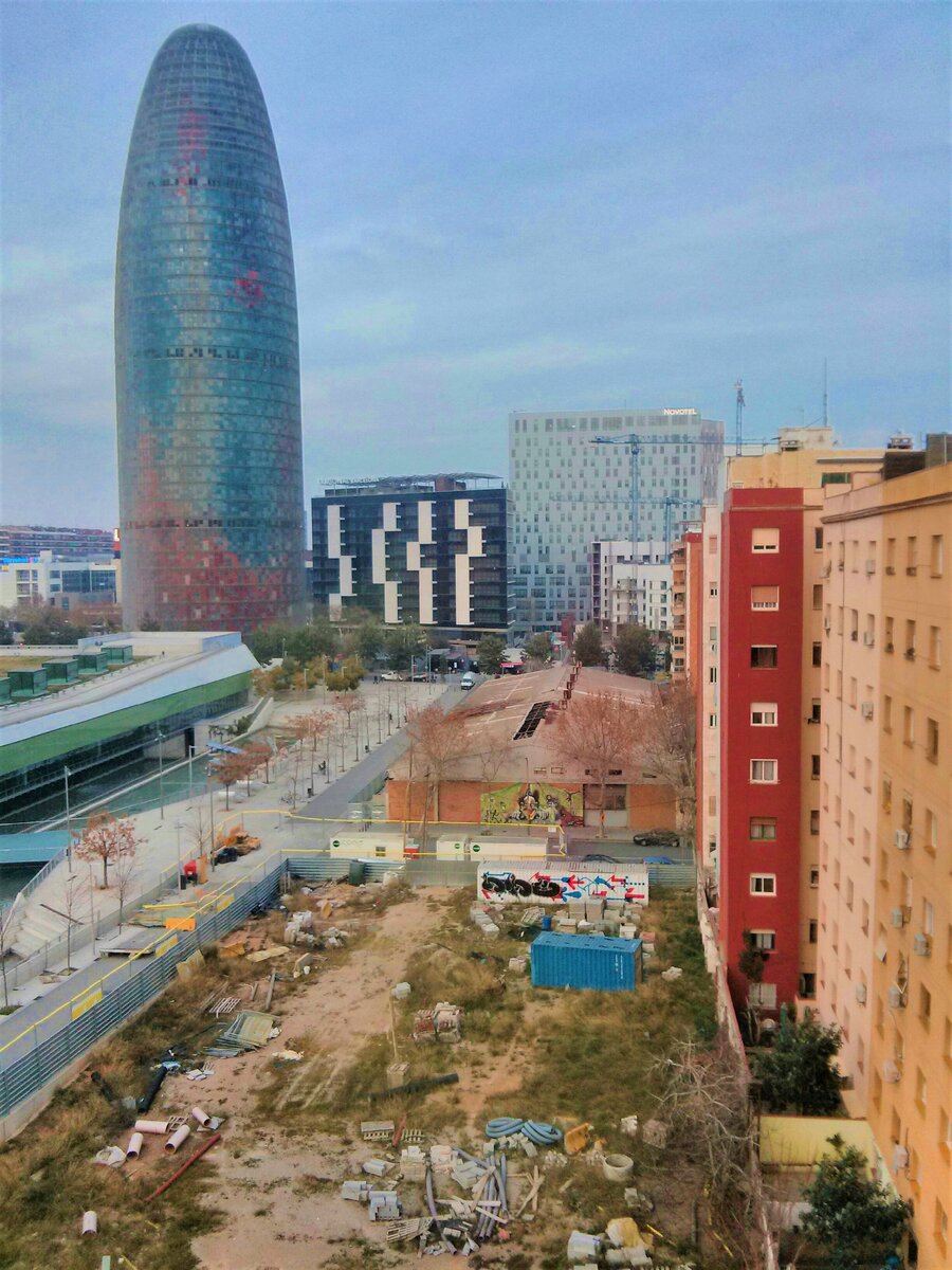 Вид из окна в квартире Луиса. Барселона