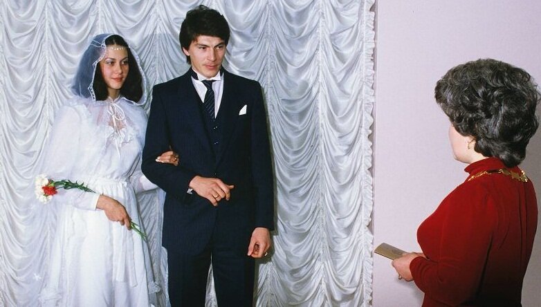 Свадьба Рината Дасаева и Нелли Гаас. 1985 год. Фото с сайта https://sport24.ru/news/football/2021-02-15-svadba-dasayeva-i-nelli-gaas-foto-svidetel-akter-fatyushin-razvod-deti