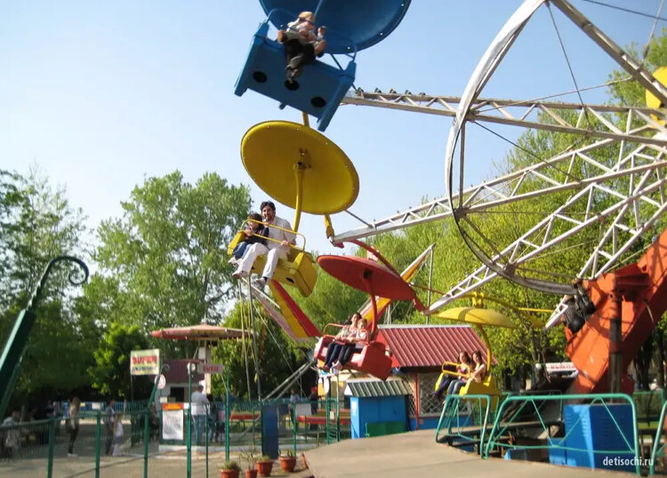 Фото:автора карусель в Адлере