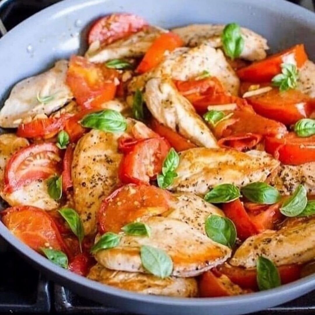 Курица с помидорами в духовке