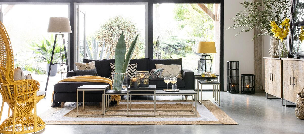 Интерьер с мебелью и декором от компании Riviera Maison, бренд представлен на сайте Инлавка (inlavka.ru)