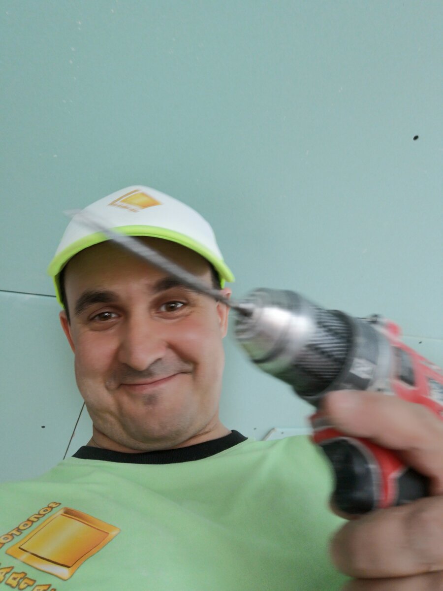 Шуруповёрт milwaukee - мощный и надежный, а ещё он эргономичный и неприхотливый.   Моя любимая марка шуруповертов, она идеально подходит мне для работы