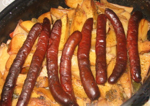 Картофель с колбасками по-португальски