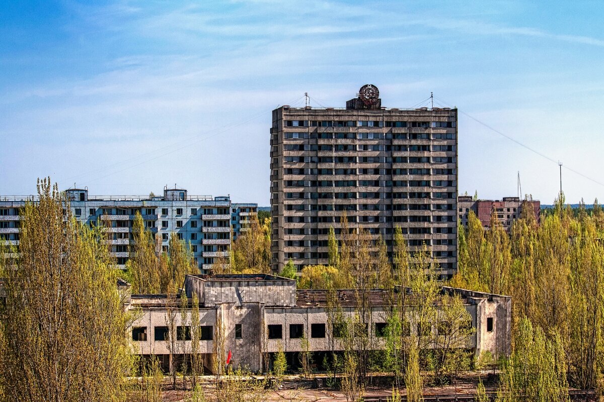 Город Припять    -  это покинутый людьми город среди лесов и полей в Чернобыльской зоне.   фото: картинки яндекса. 