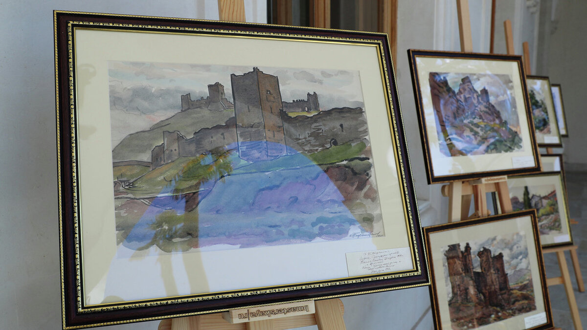 Картины художника Эммануила Бернштейна // Фото: пресс-служба главы Крыма 