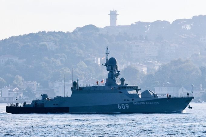 МРК "Вышний Волочек" проходит пролив Босфор. Источник: sdelanounas.ru