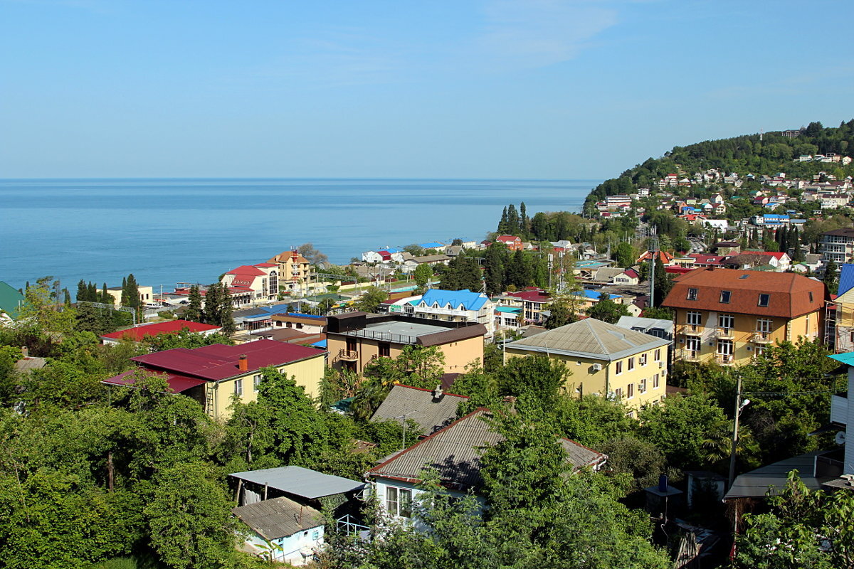 Край фото сочи. Посёлок Лоо Сочи. Лоо Курортный городок. Море поселок Лоо. Микрорайон Лоо в Сочи.