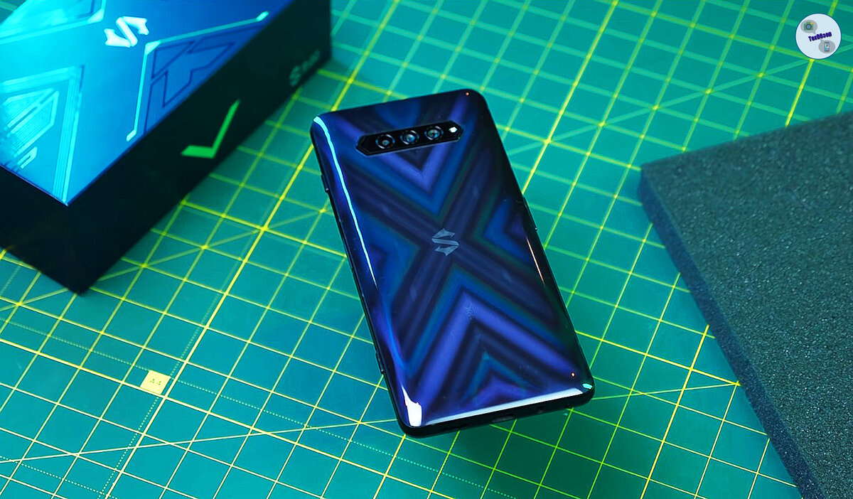 Смартфон Xiaomi Black Shark 4