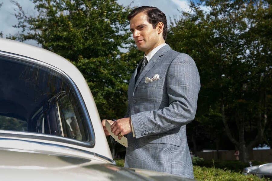 Генри Кавилл в роли Наполеона Соло. Кадр из фильма "Агенты А.Н.К.Л.". Изображение взято из свободных источников