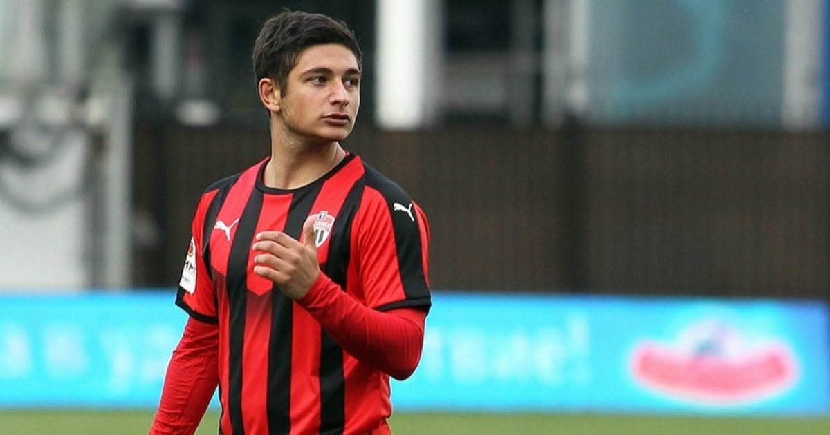 Аршак. Аршак корян футболист. Аршак карапетян министр обороны. Корян маликин. Аршак корян футболист.