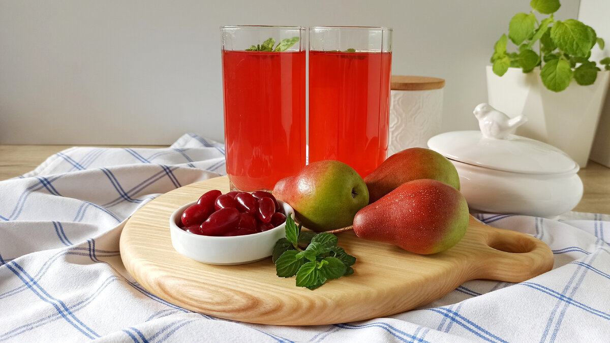 Компот из кизила и груш 