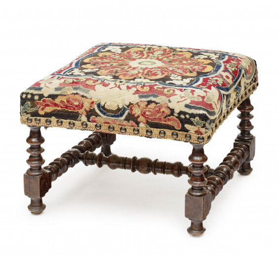 Табуретка для дамской уборной 18 века. Франция.