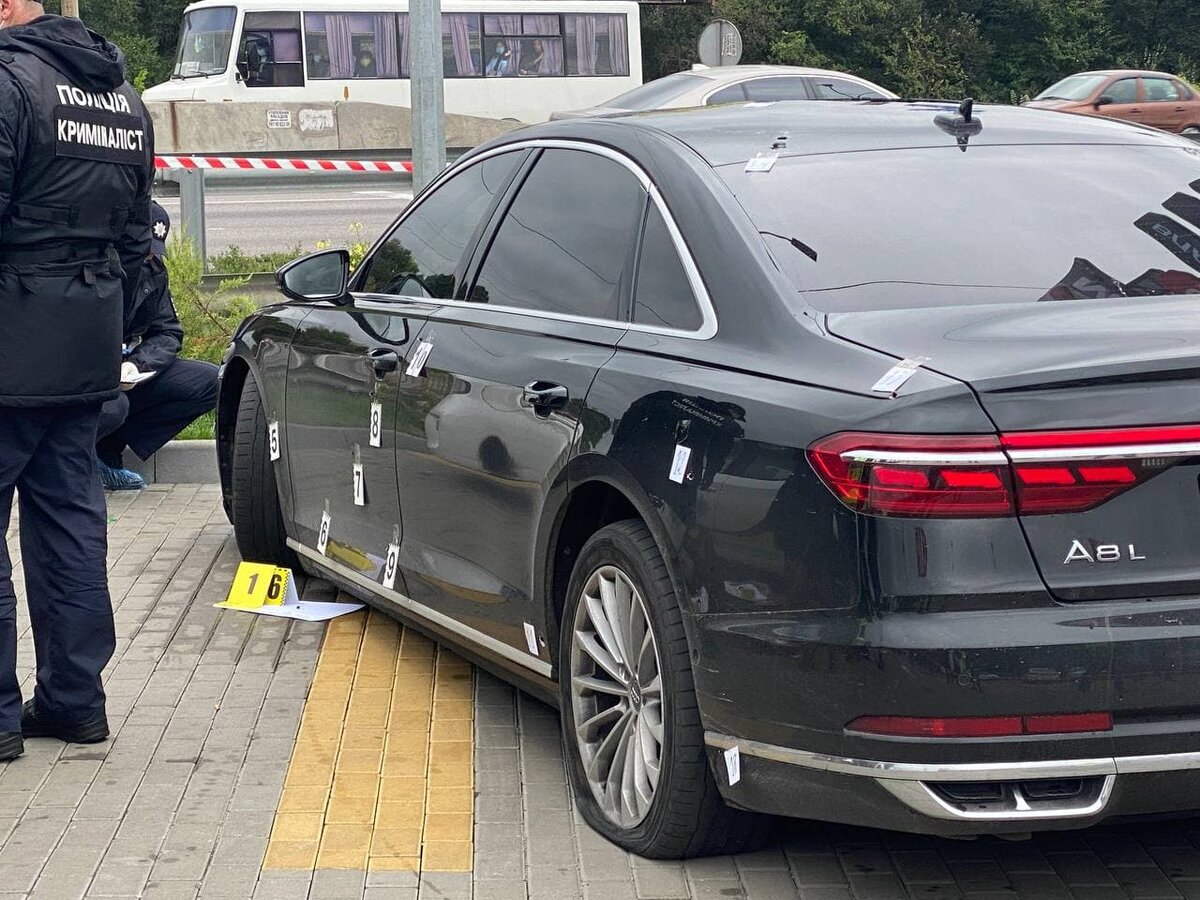 Авто со следами обстрела