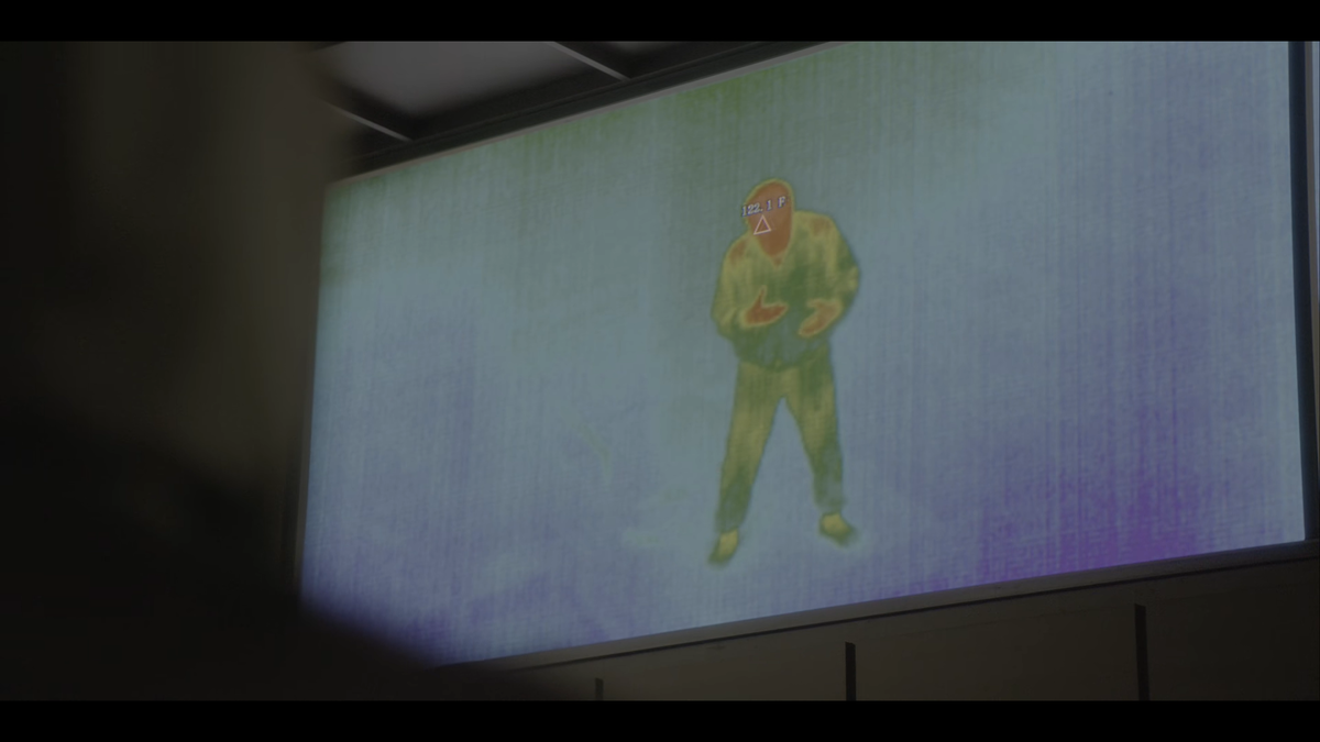 Обратите внимание, что лицо старика отслеживается и идентифицируется