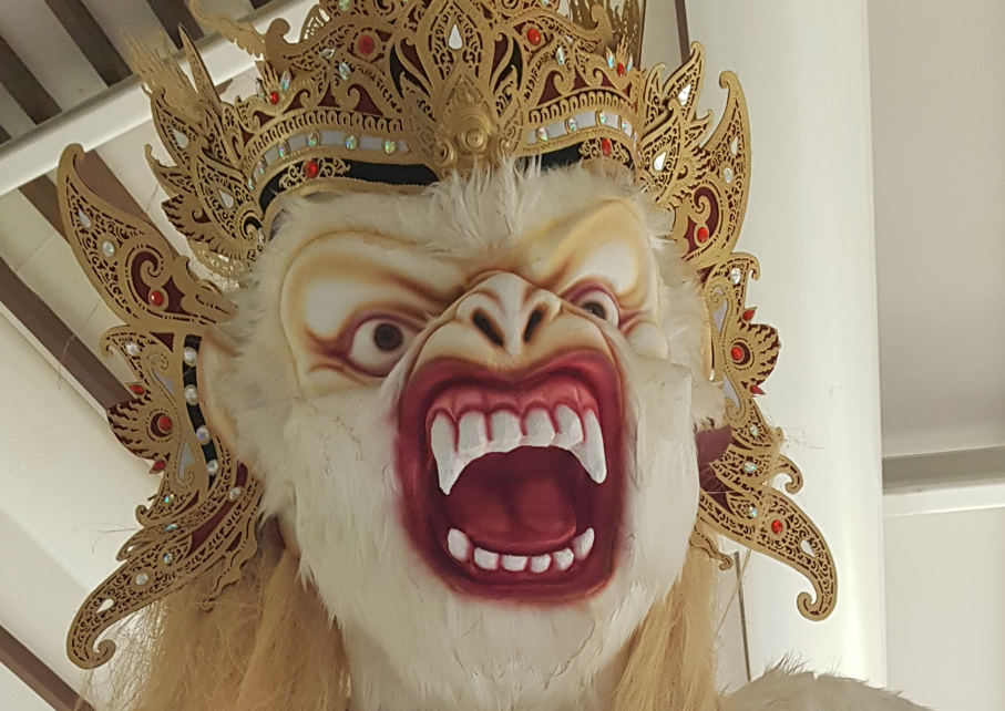 Балийское чудище недовольно туристами