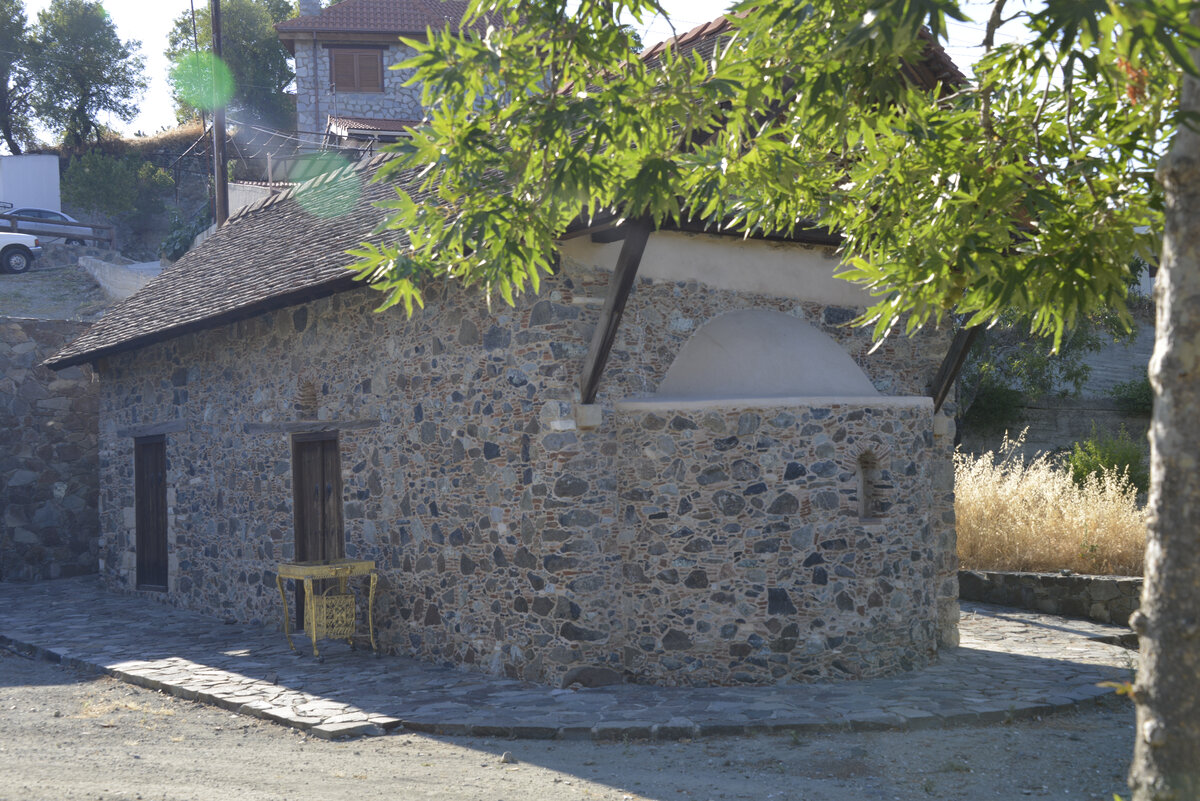 Церковь Святого Мамаса в Луврасе.