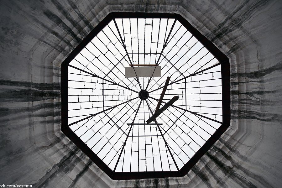 На самом деле я почти каждый день встречаю на улице людей, которые смотрели мой канал Ютюб и посты в других соцсетях, получаю множество тёплых слов в "свой" адрес. Это очень приятно. Много людей смотрели мой Ютюб, но ныне я делаю упор на Дзен.