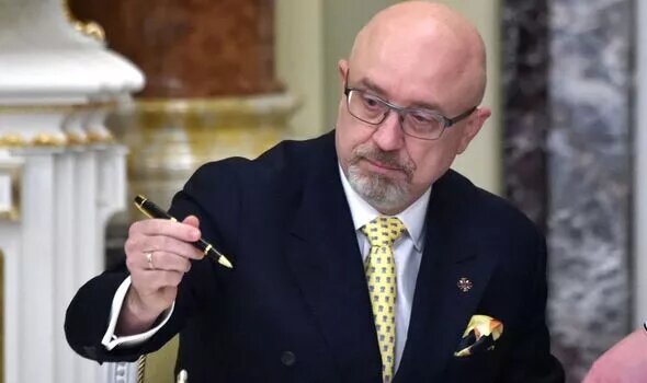 Бывший брокер, а ныне министр обороны Украины Алексей Резников сказал, что оружие "задерживается бюрократией" (Изображение: Getty).