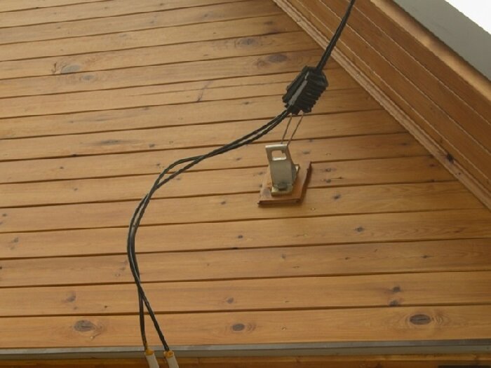 Фото Подводка кабеля к дому.