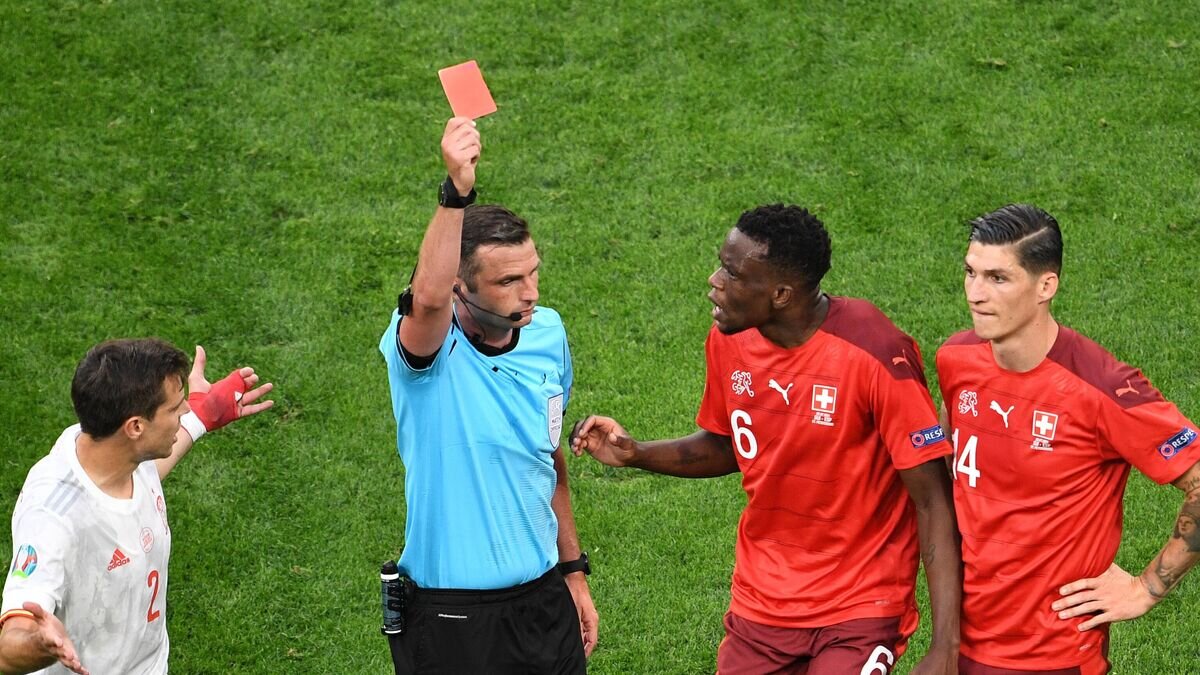    Майкл Оливер (в голубом)© РИА Новости / Алексей Даничев