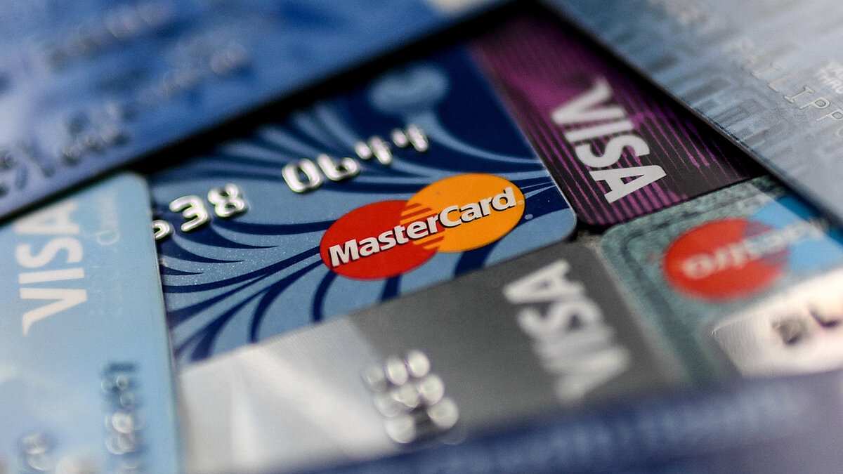    Банковские карты международных платежных систем VISA и MasterCard© РИА Новости . Алексей Филиппов