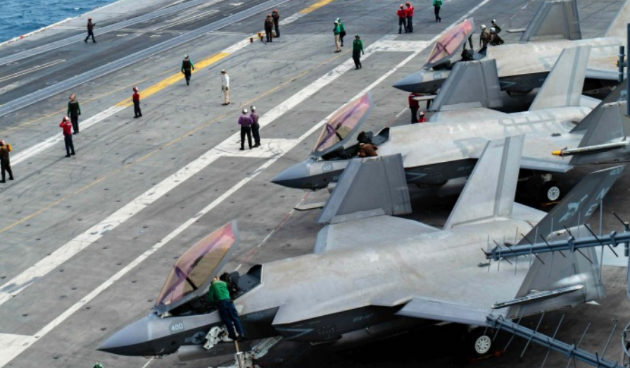 Эти кадры с авианосца USS Carl Vinson вызвали довольно крупный скандал, ибо большинству Ф-35 на этом корабле не исполнилось даже года. Фото MWM