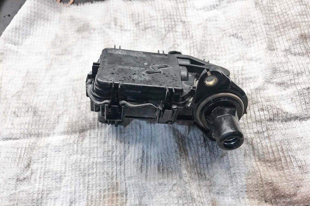 Справа расположен «палец», отвечающий за включение полного привода