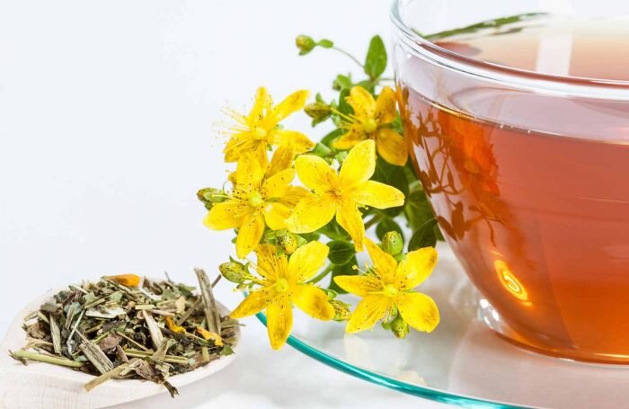 Зверобой используют для похудения, напитки на основе растения улучшают метаболизм