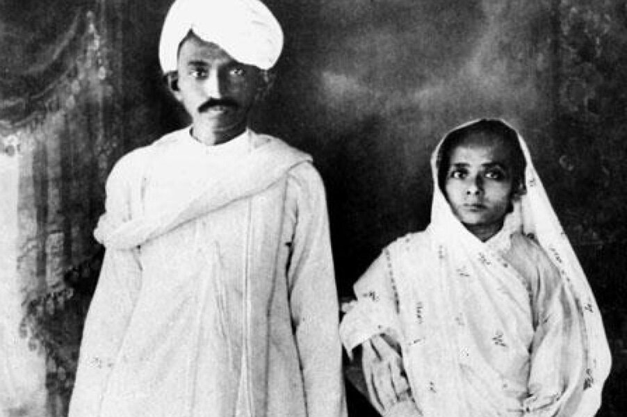 Махатма со своей женой Кастурбай. Помолвлены с семи летФото: автор неизвестен