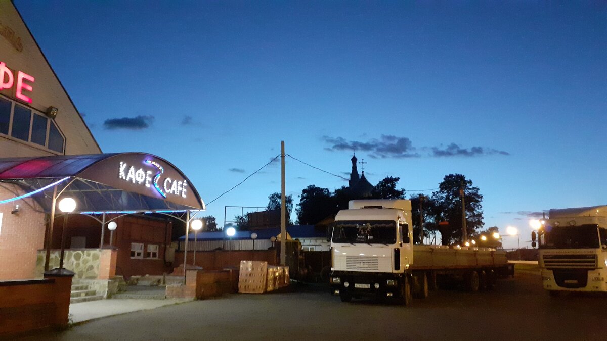 Фуры на нашем шиномонтаже. Фото автора канала