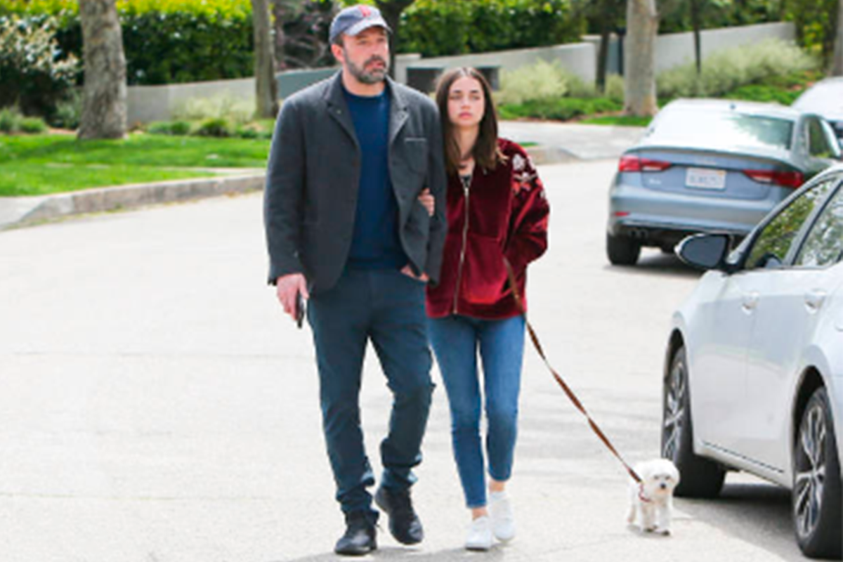 Бен Аффлек и Ана де Армас на прогулке, фото: yandex.ru/images