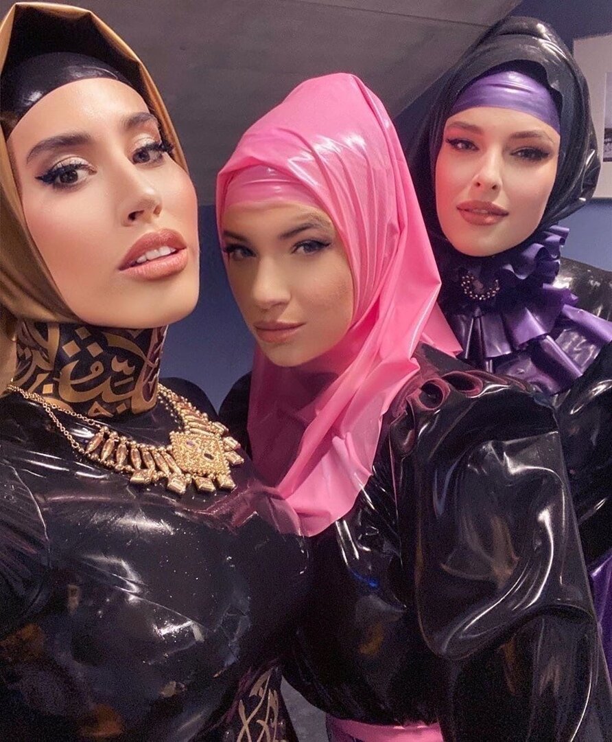 Latex hijab