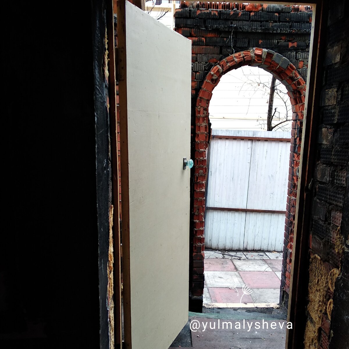 Веранда тоже практически полностью сгорела