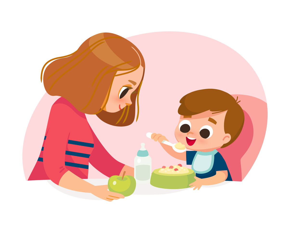 Родители кормят ребенка