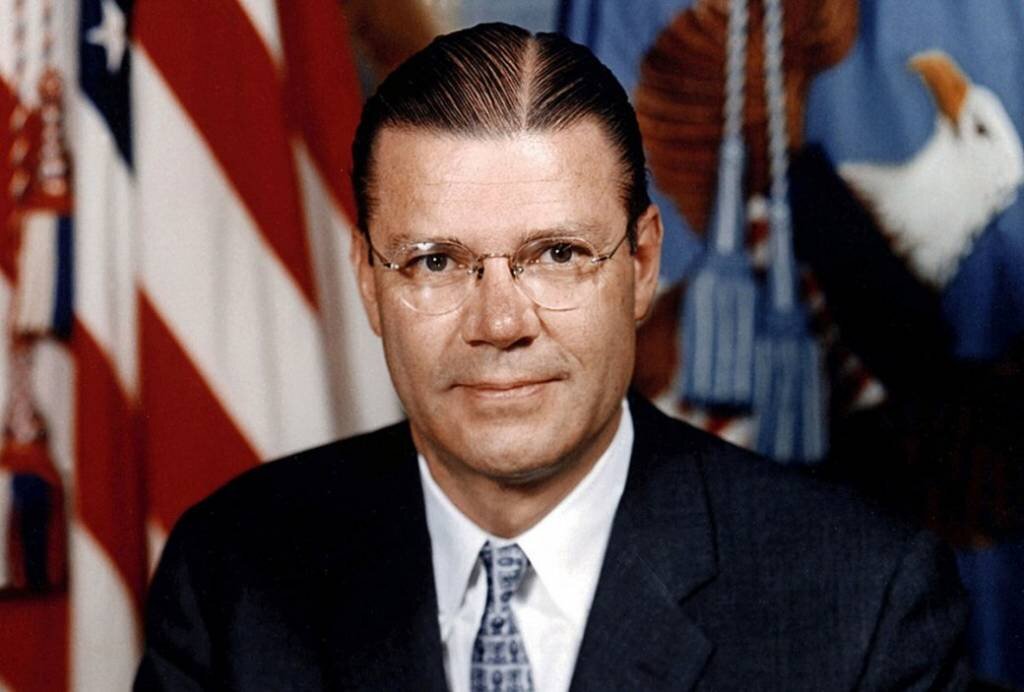 Роберт Макнамара. Источник фото: https://igrostation.ru/company/articles/fallout-i-realnost-mir-na-grani-yadernoy-voyny-i-sovremennyy-arsenal/