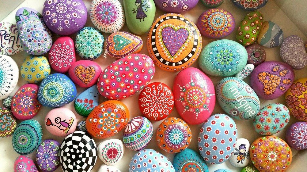 Разные мандалы на камушках