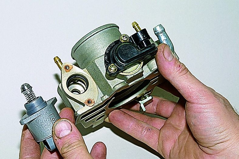 Датчик холостого хода и дросельная заслонка