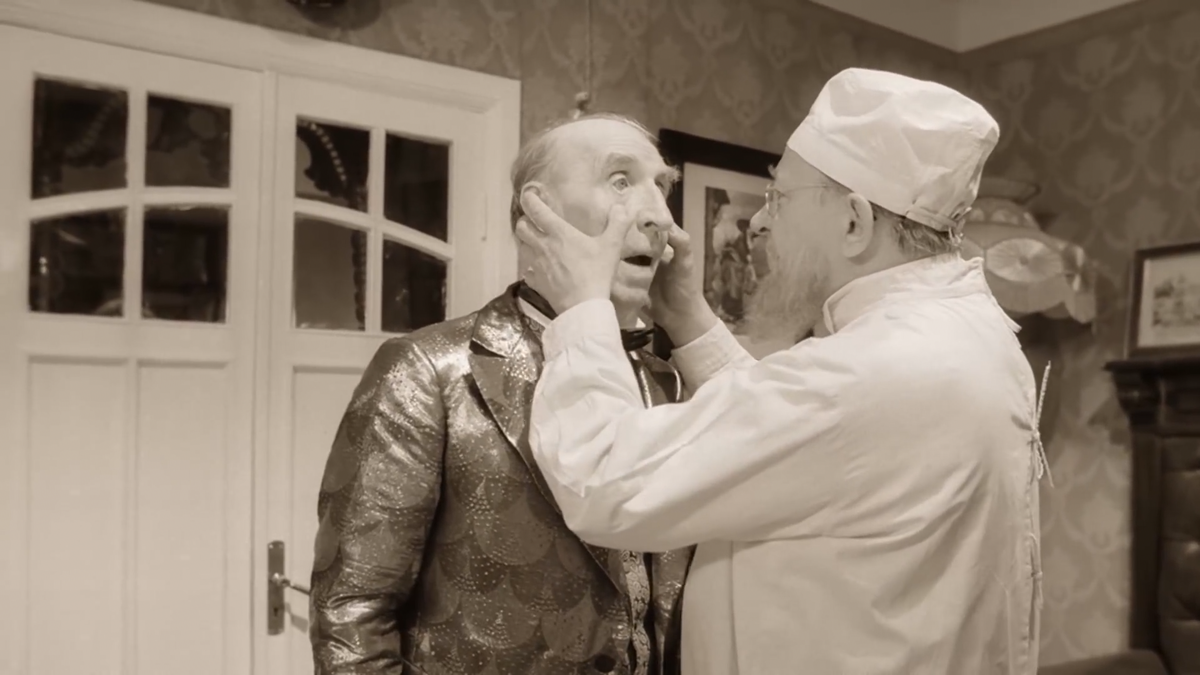 Кадр из фильма "Собачье сердце" (В.Бортко)