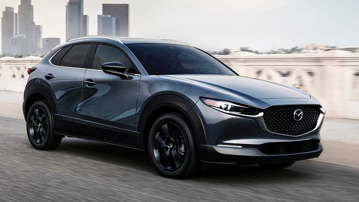 Морда CX-5, вкруг пластиковые накладки и натянутая задница от Мазды 3, насколько это будет успешнее предшественника в виде хэтчбека - неизвестно, но я попытаюсь прикинуть цену ниже:)