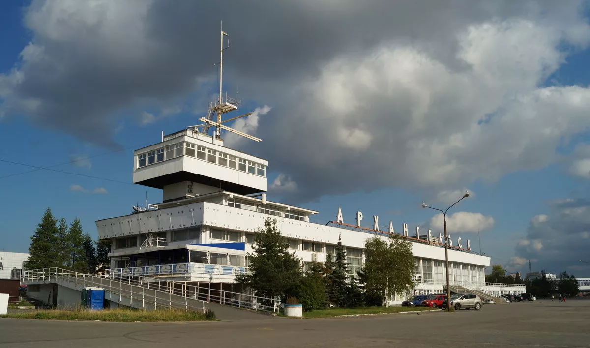 Морской речной вокзал в Архангельске, в годы моего детства междугородние автобусы базировались тут же // фото из открытых источников